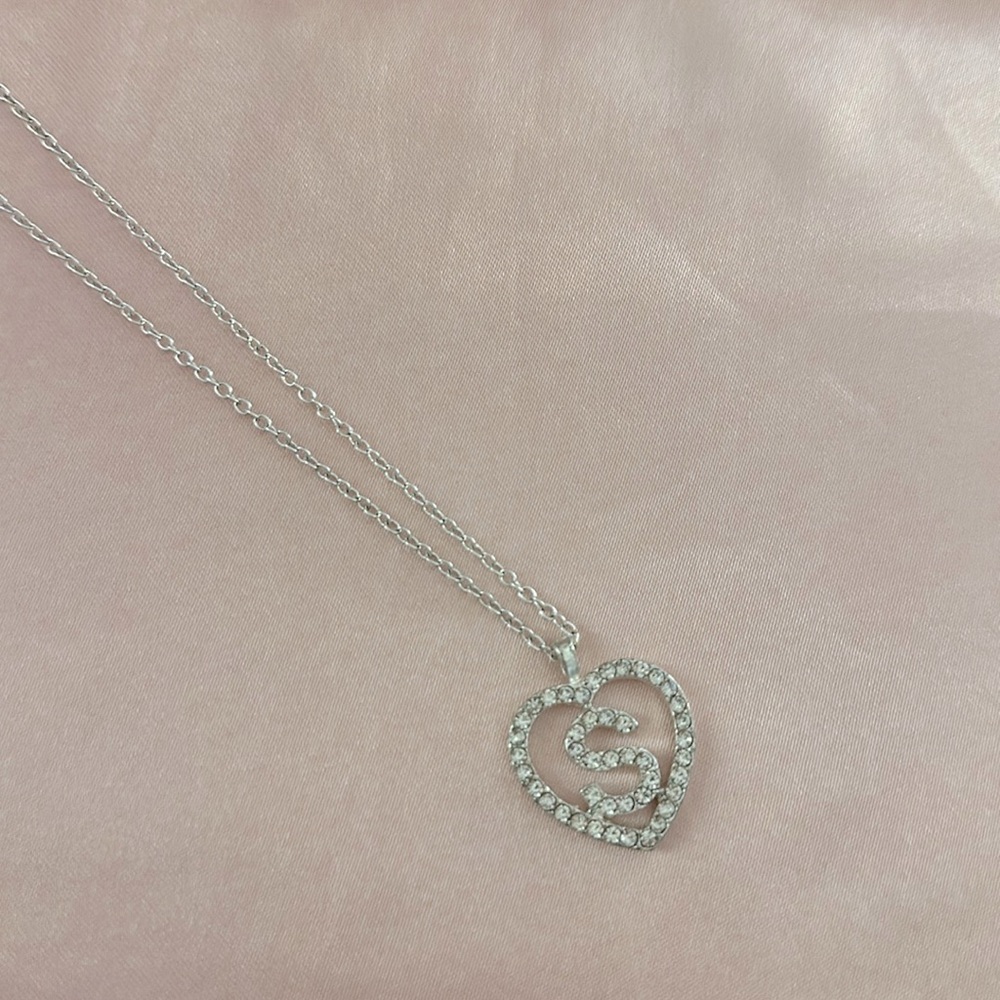 Silver ‘S’ initial heart necklace 🩶💎